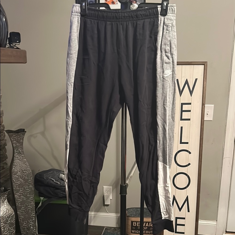 Nike Men's Black and Gray Joggers